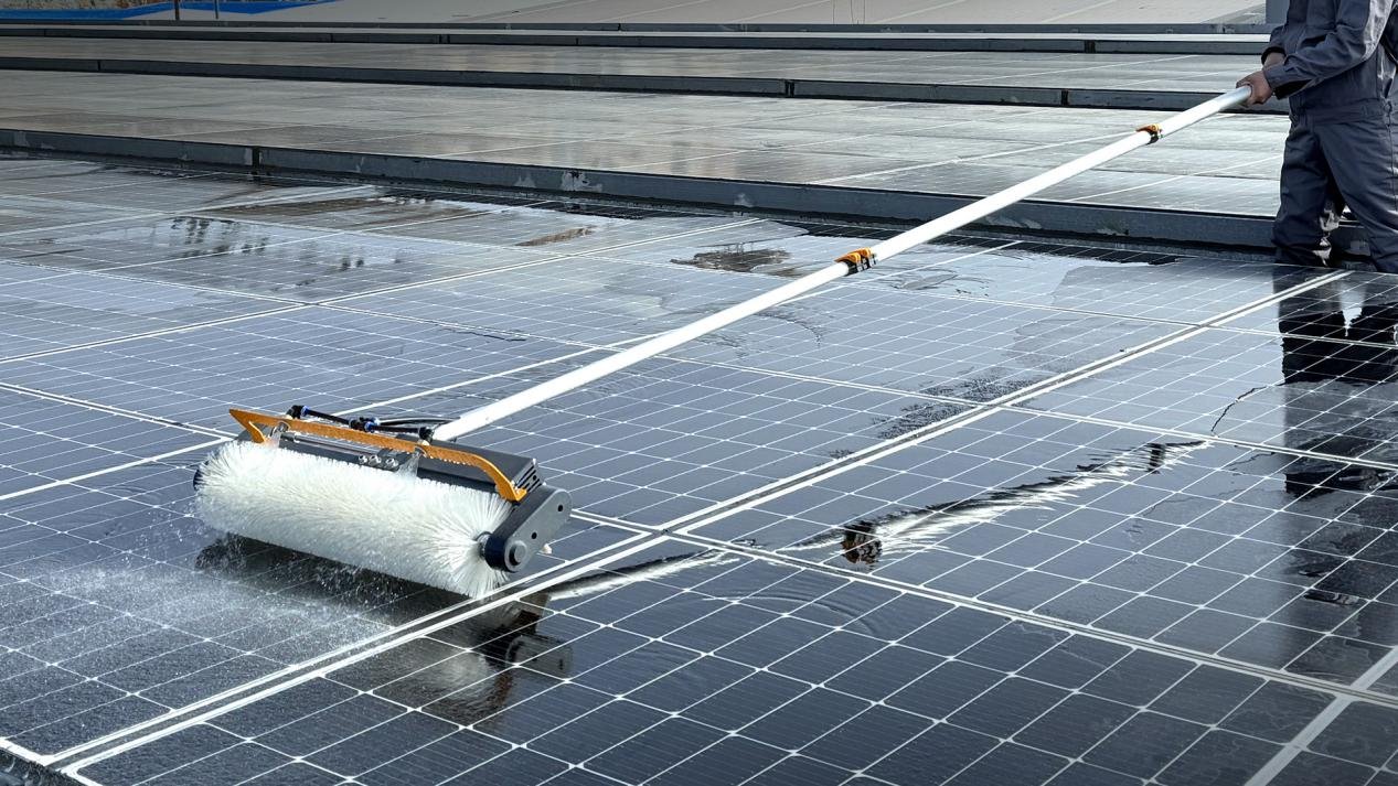 Key points for cleaning photovoltaic panels before and after the rainy season